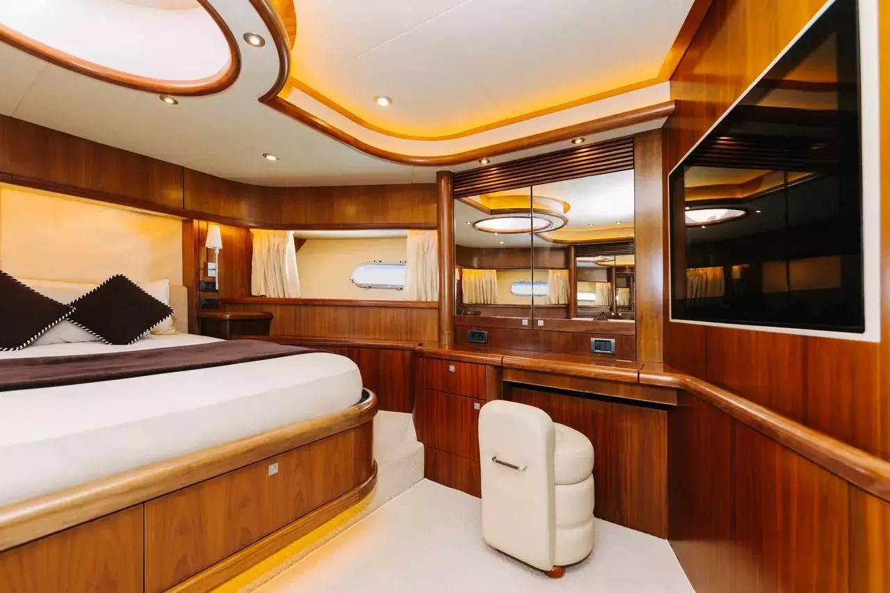 Yacht Sunseeker 82 Почему бы и нет