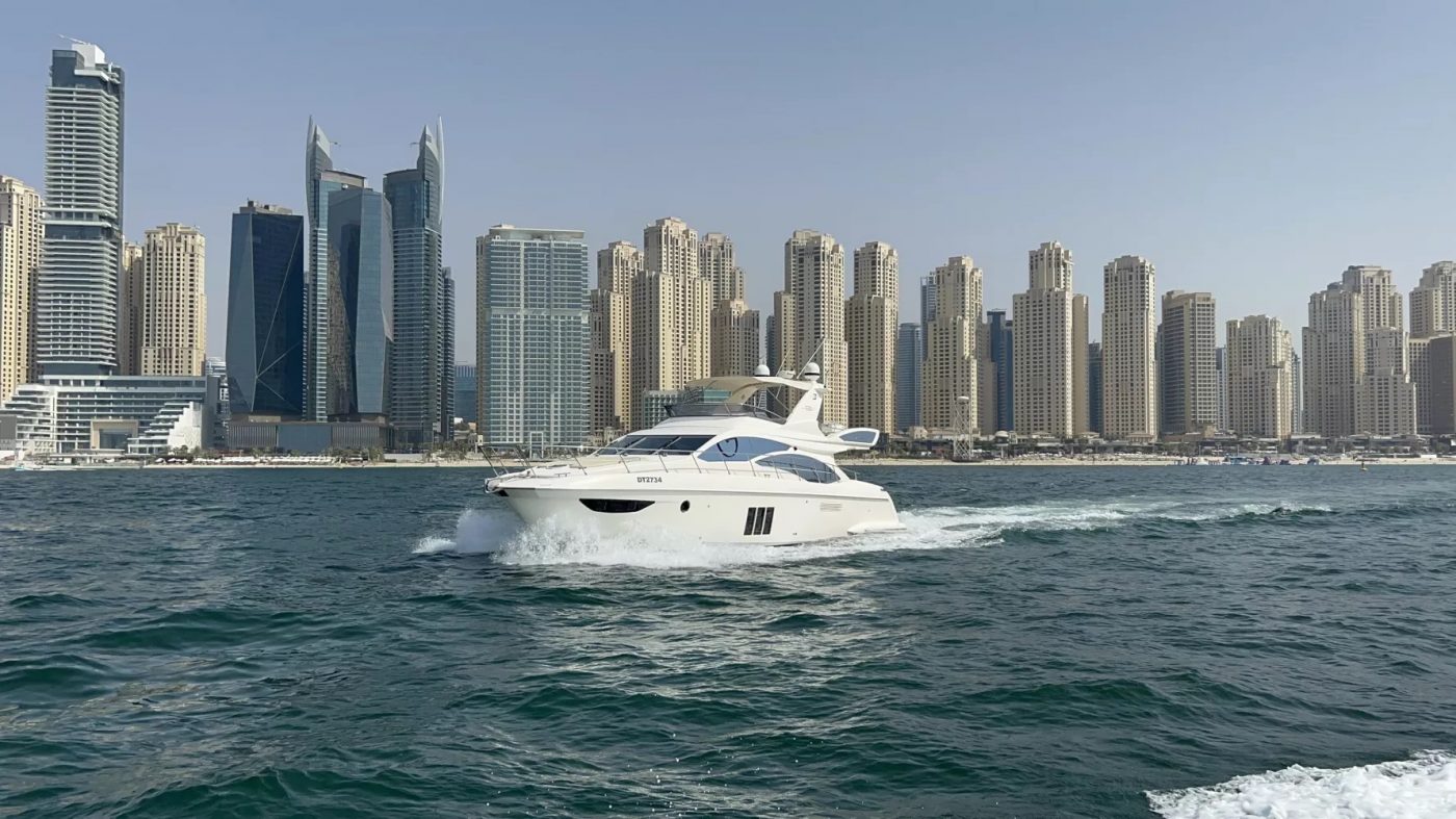 Azimut 3 أصدقاء