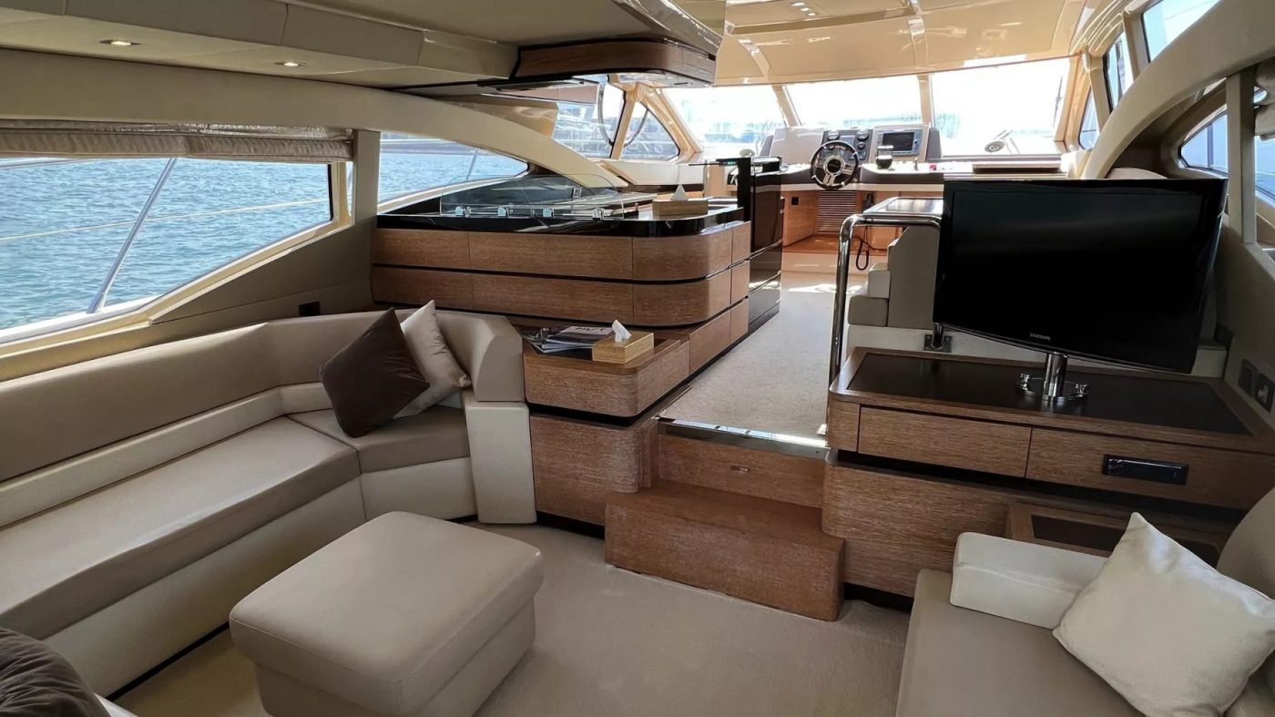 Azimut 3 أصدقاء