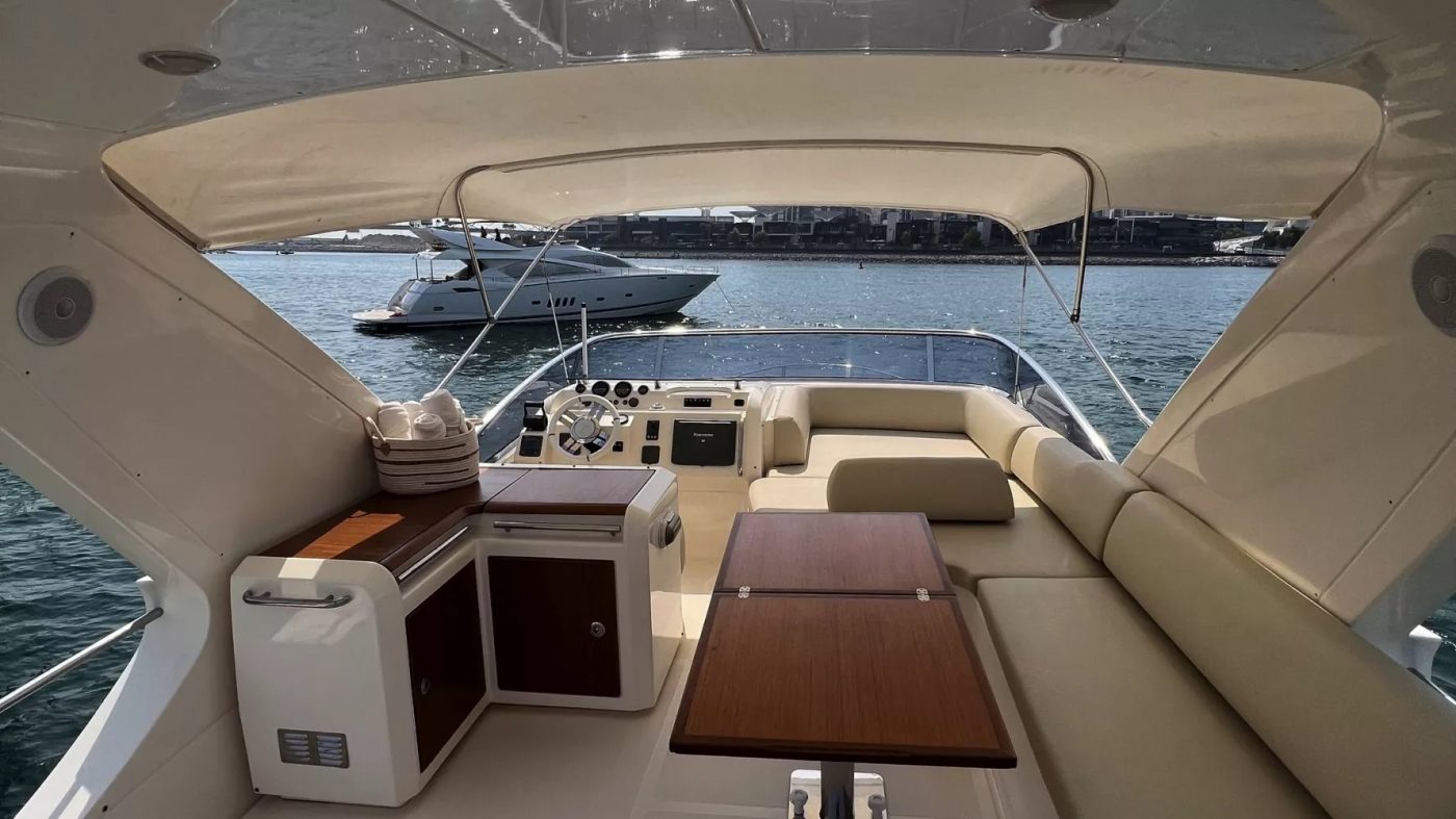 Azimut 3 أصدقاء