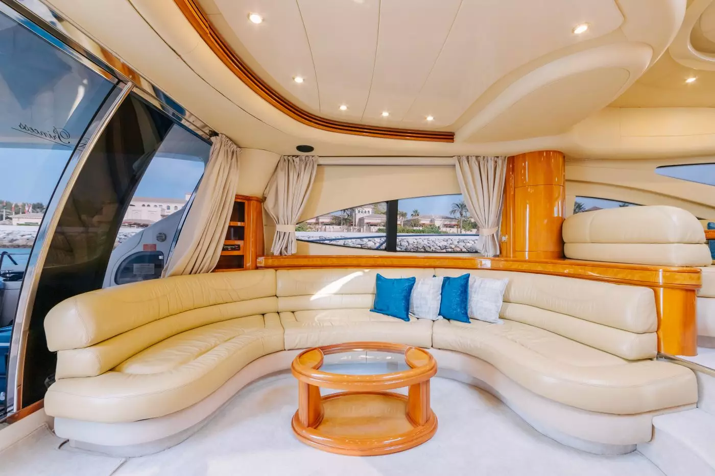 Azimut 68 أميرة