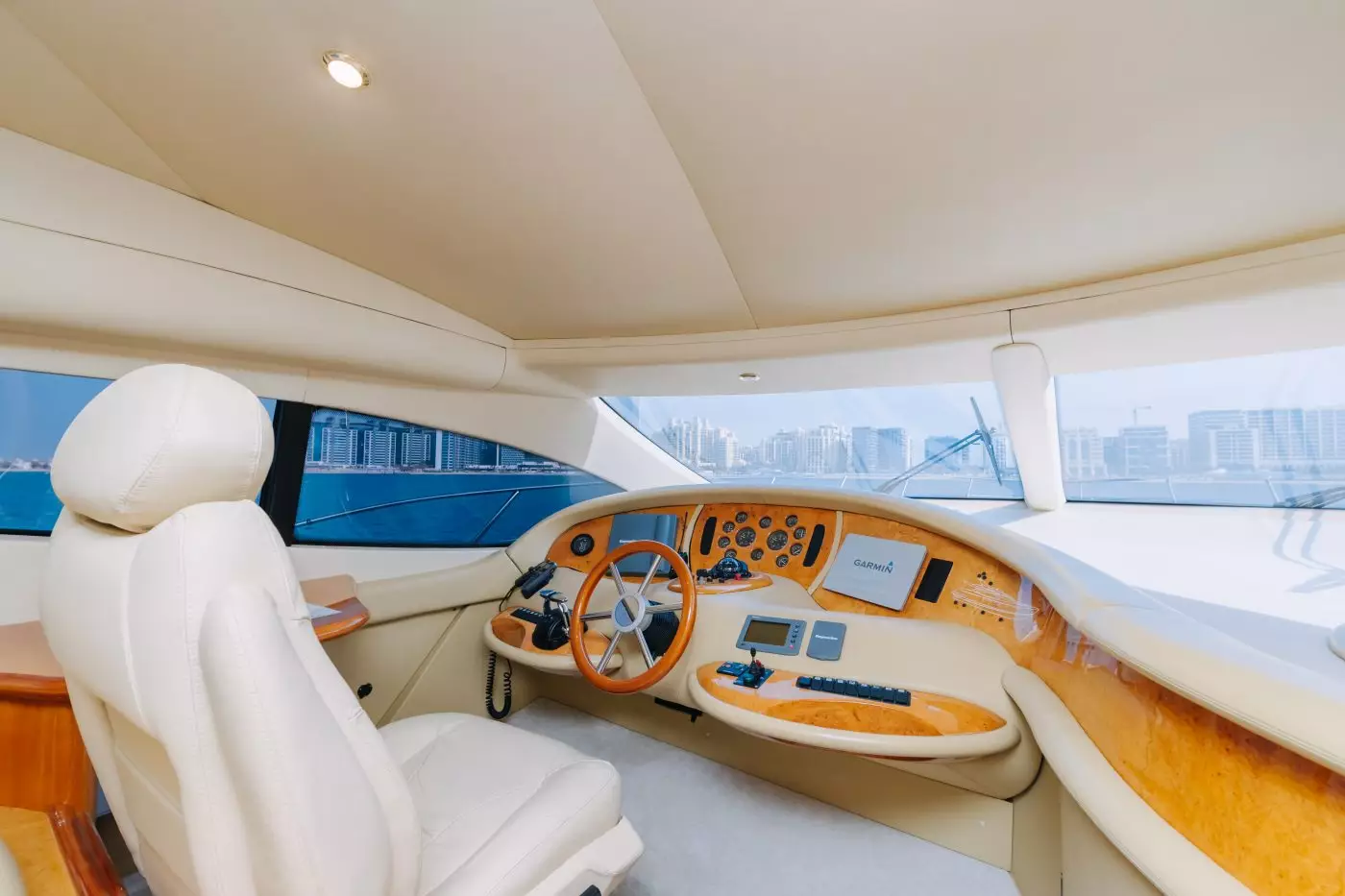 Azimut 68 أميرة