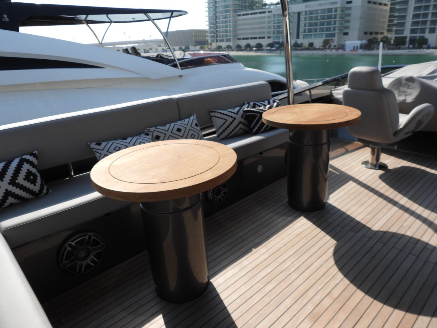 Sunseeker 82 شركة سيئة