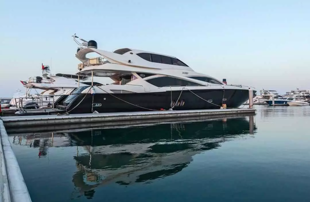 Yacht Sunseeker 90 печально известный