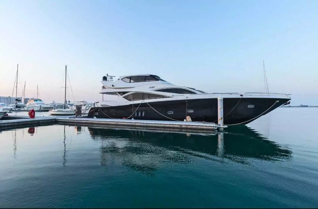 Yacht Sunseeker 90 печально известный