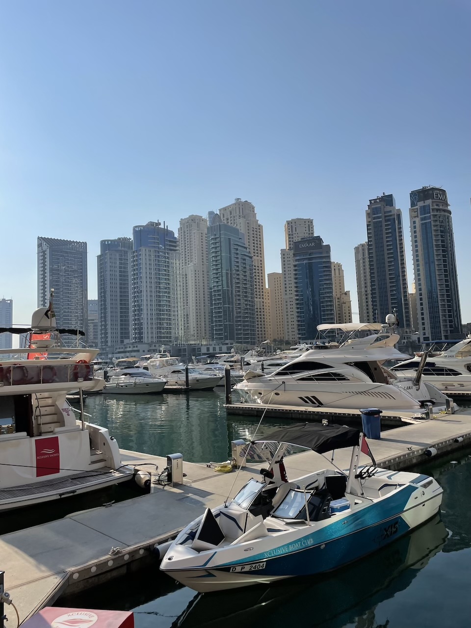 Kreuzfahrt auf einer Yacht im Dubai Marina: Eine Reise durch Zeit und Wasser