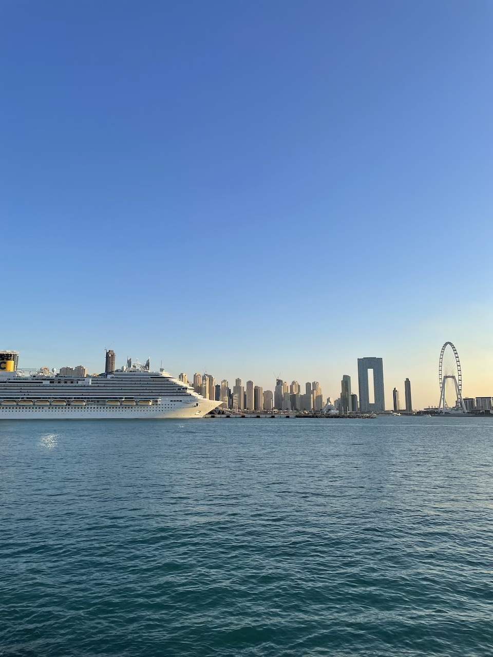 Цена прогулки на яхте в Марине Дубая: Откройте для себя мир роскоши