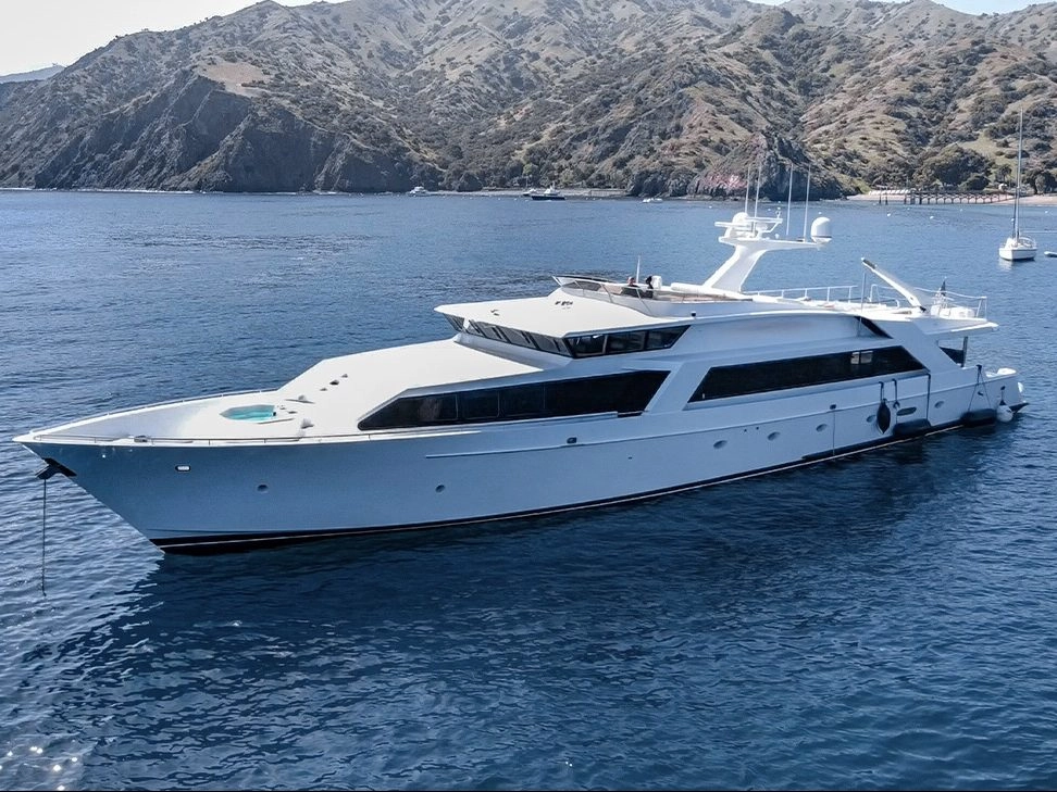 Motoryacht-Charter in Los Angeles für exklusive Events: Luxus und Stil mit dem Pazifischen Ozean als Kulisse