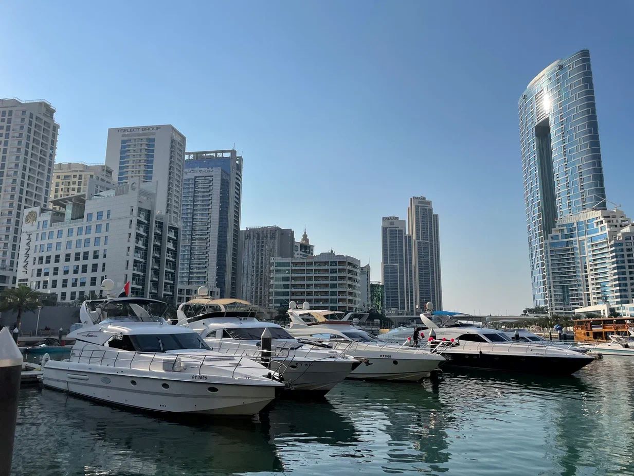 Where is the Yacht Club in Dubai: history, top 5 yacht clubs and features.