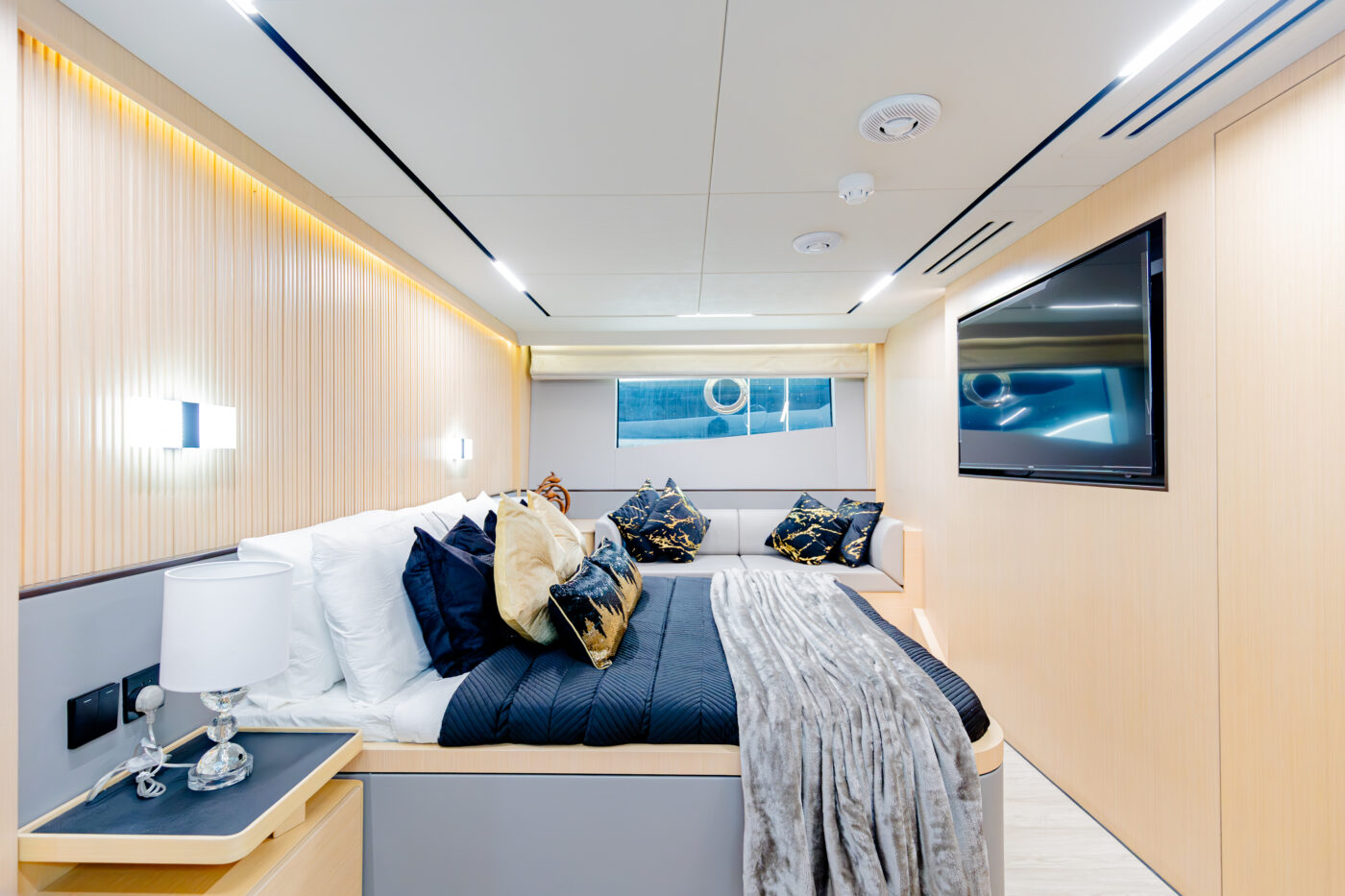 Yacht Sky Walker Reno