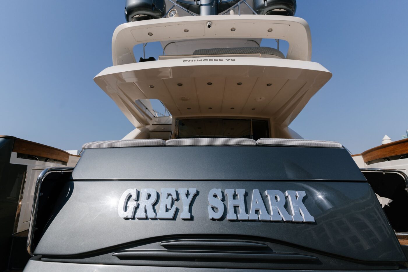 Yacht Princess 70 Grey Shark