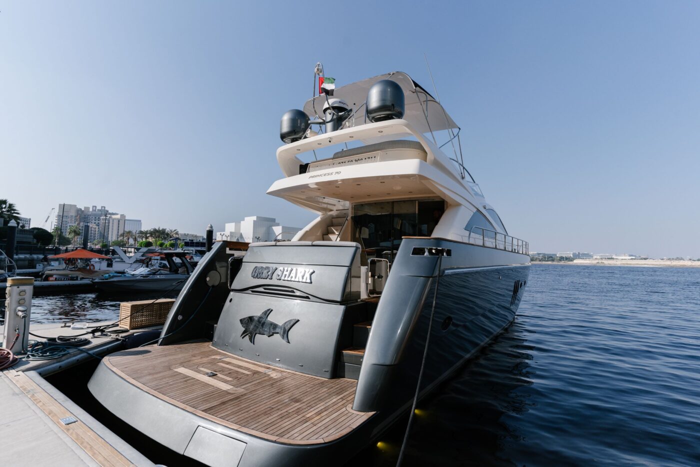 Yacht Princess 70 Grey Shark