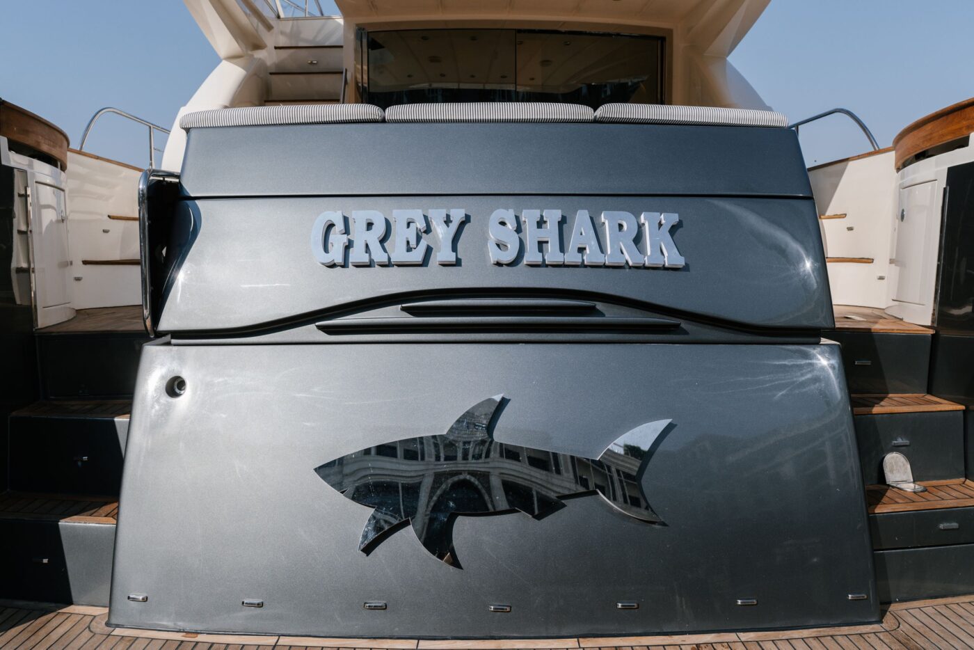 Yacht Princess 70 Grey Shark