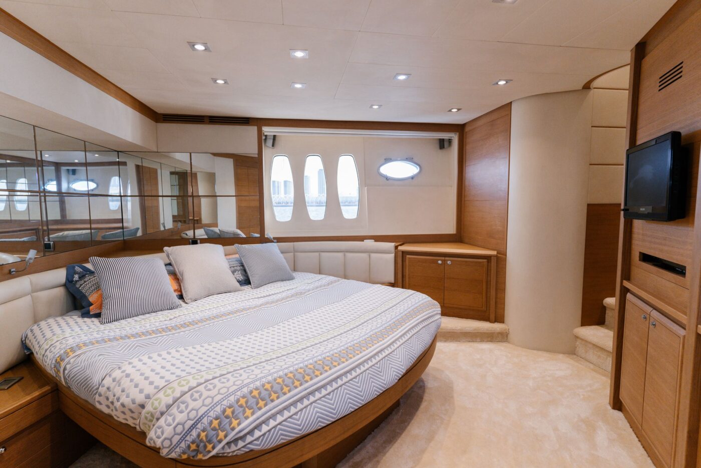 Yacht Princess 70 Grey Shark