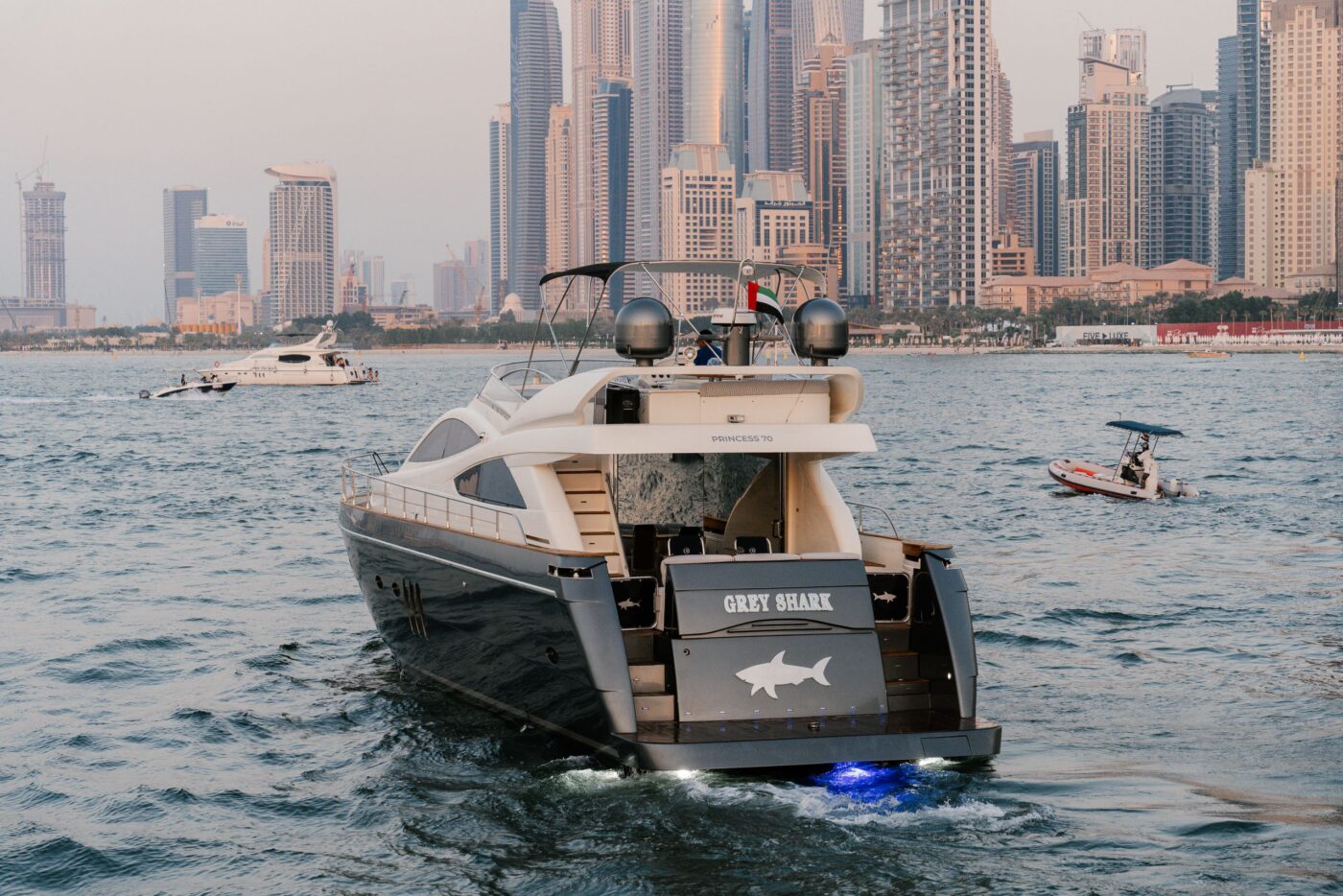 Yacht Princess 70 Grey Shark