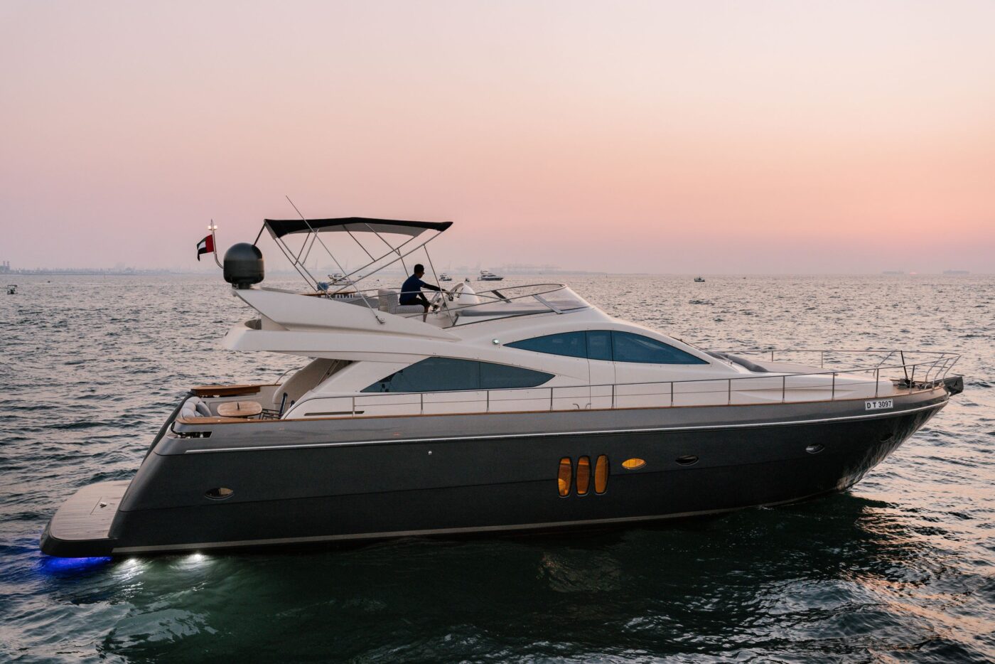 Yacht Princess 70 Grey Shark